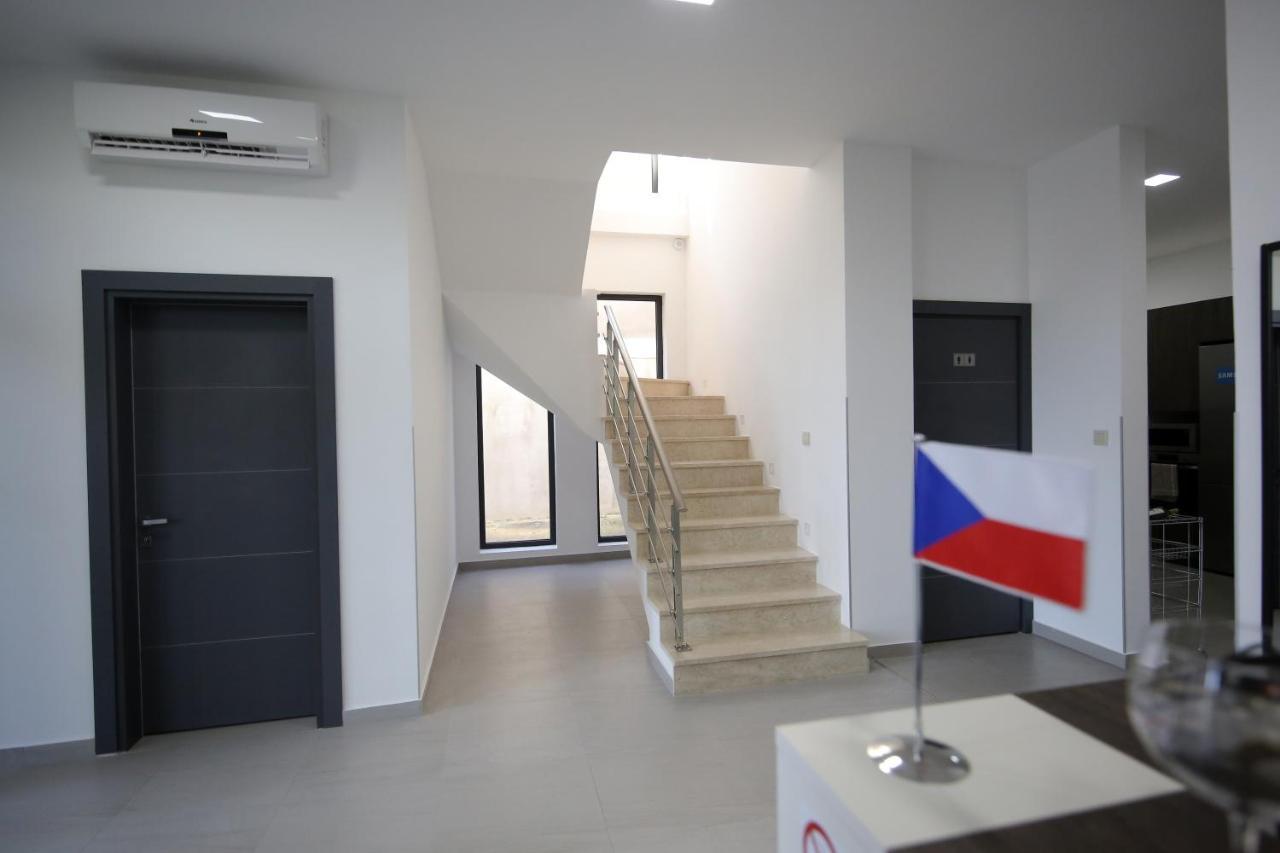Guest House Prague Zugdidi Luaran gambar