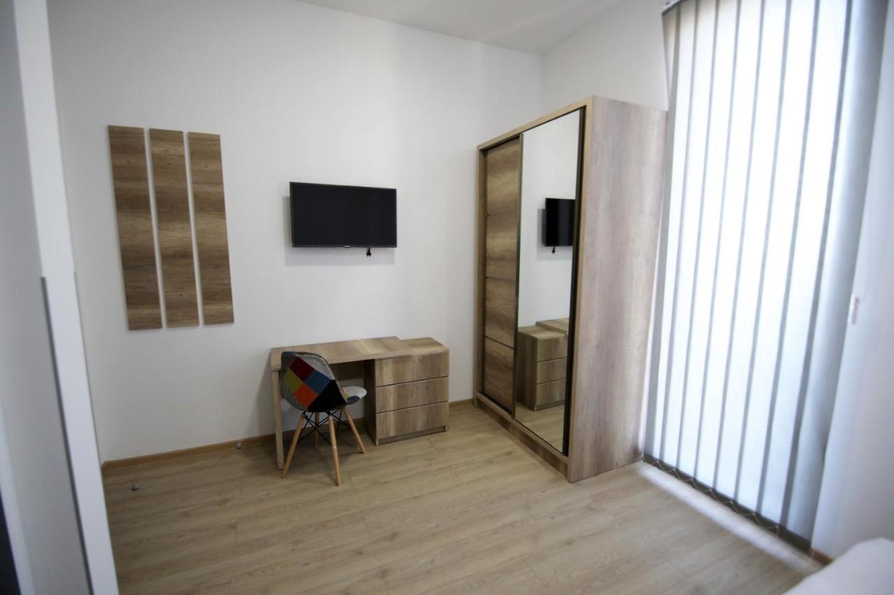Guest House Prague Zugdidi Luaran gambar