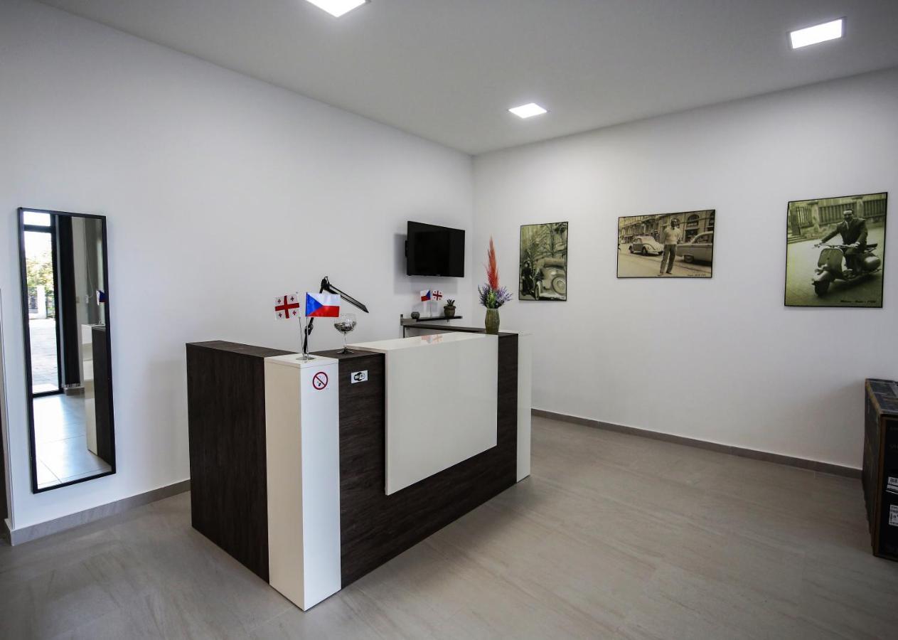Guest House Prague Zugdidi Luaran gambar