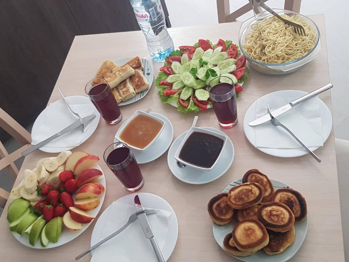 Guest House Prague Zugdidi Luaran gambar