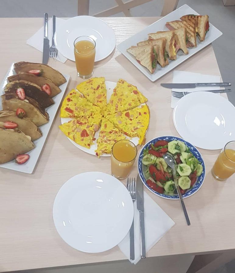 Guest House Prague Zugdidi Luaran gambar