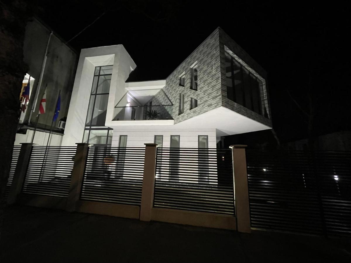 Guest House Prague Zugdidi Luaran gambar