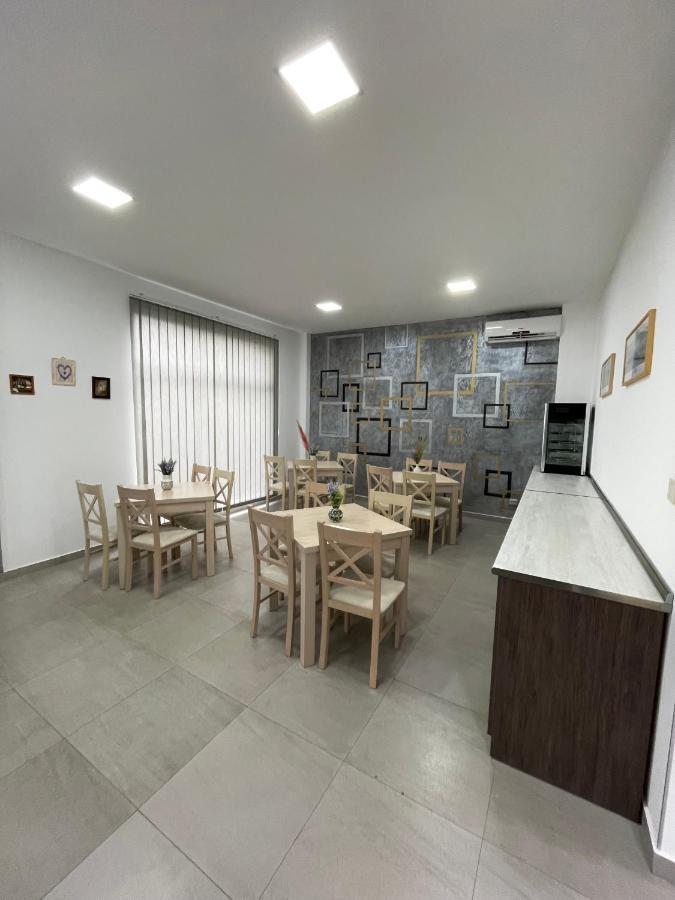 Guest House Prague Zugdidi Luaran gambar